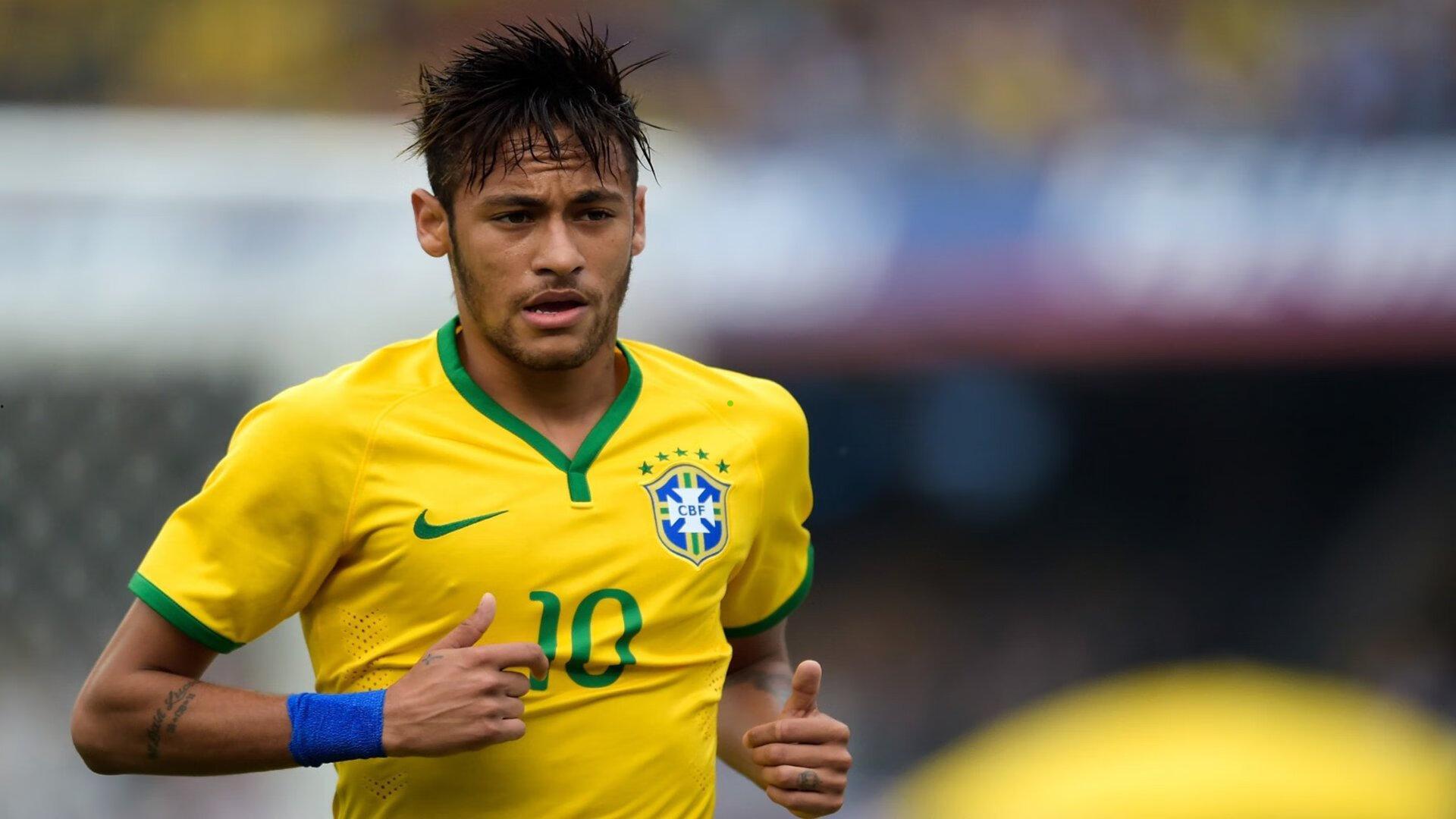 欧冠赛前雪景成趣,挪威记者博德闪耀球场边线滑雪引热议