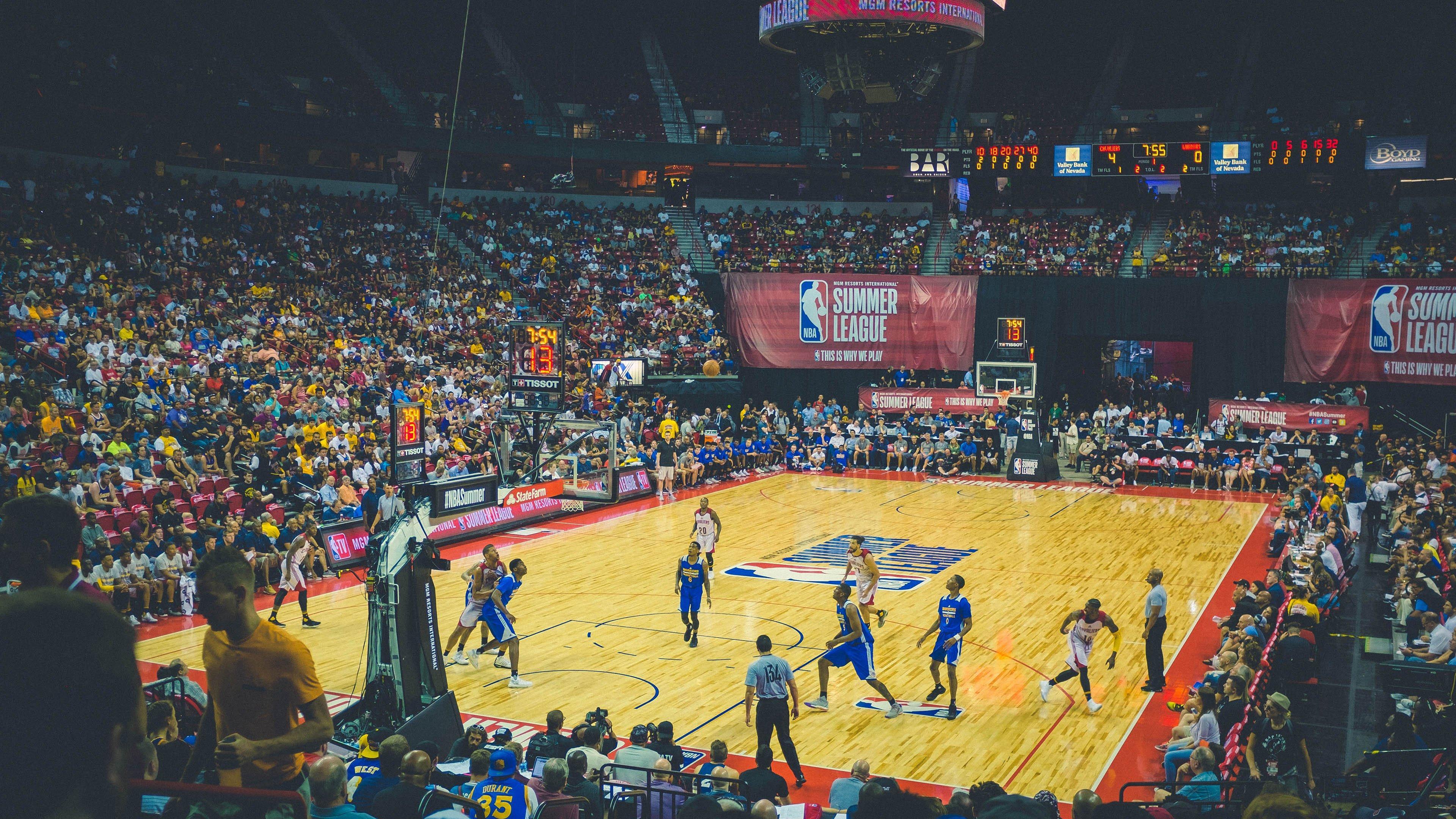 文筱婷阐述降薪落实路径，以沟通化解挑战，队员理解成共识